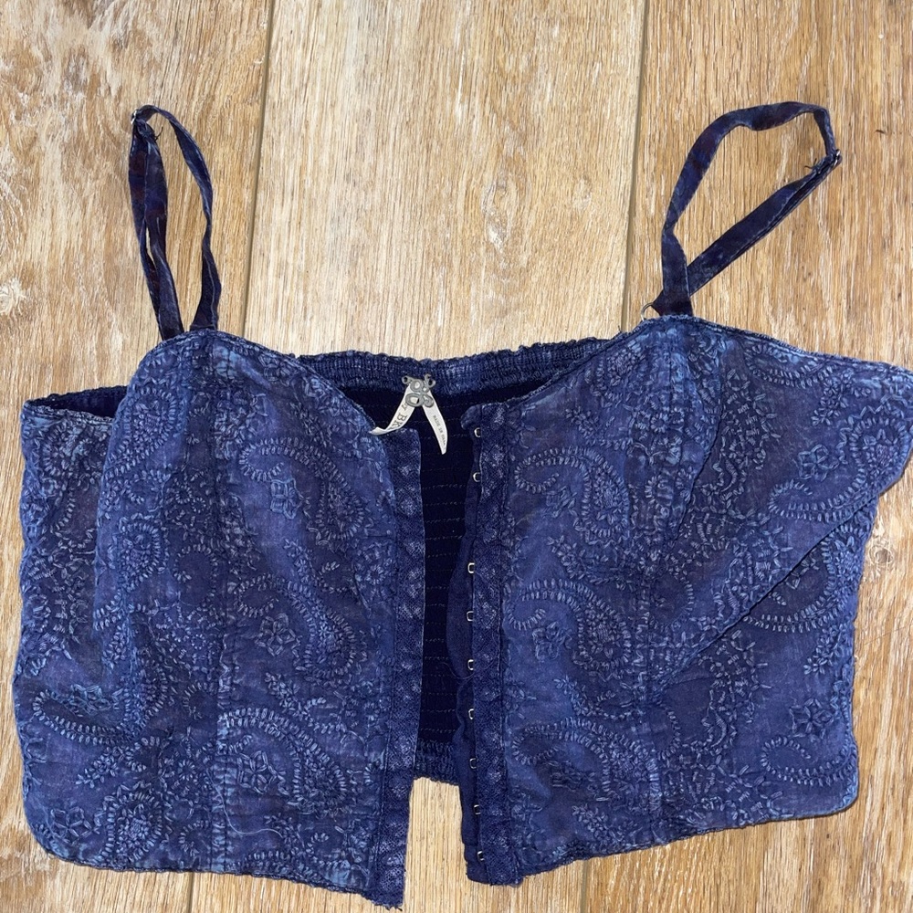 Corset Like Crop Top Button In The Front - image 3